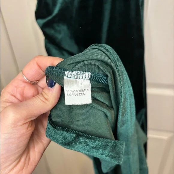 Women’s Emerald Green Velvet V-Neck Sleeveless Wrap-Style Dress - Picture 4 of 7